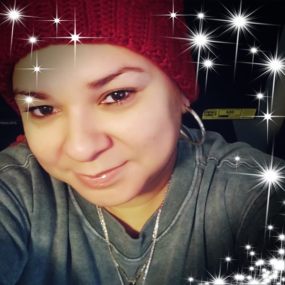 Poshmark profile picture for @karuso